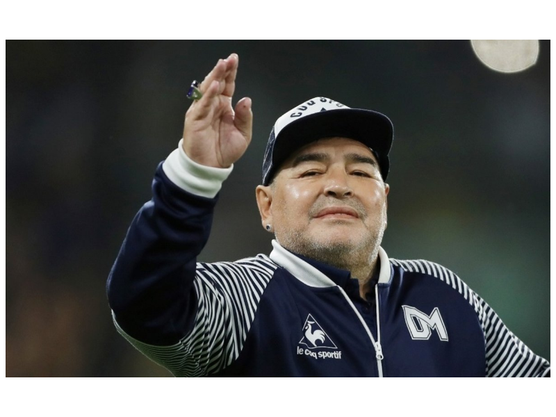A los 60 años MURIÓ MARADONA