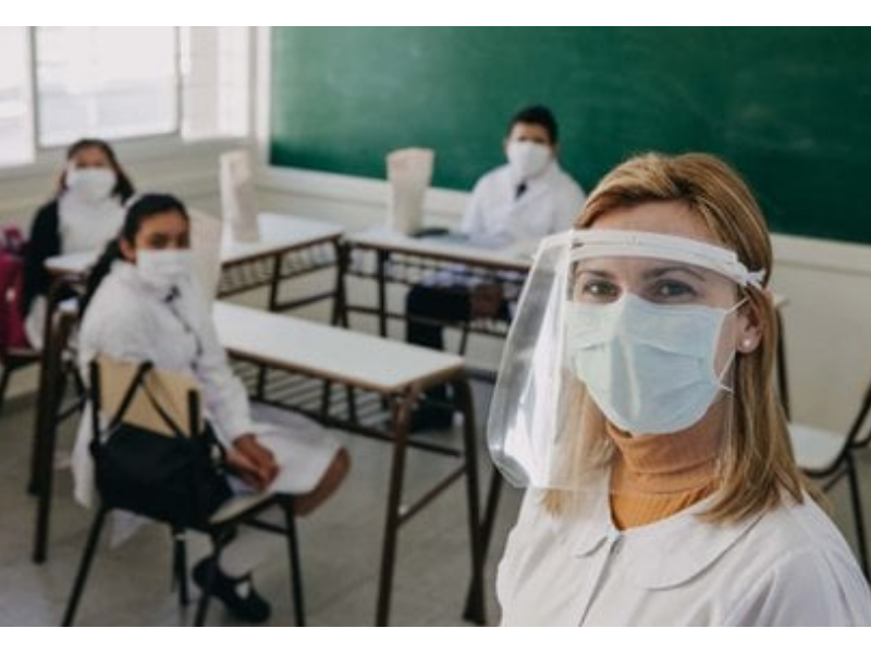 DOCENTES VUELVEN A LAS AULAS, PERO DICEN QUE ES FUNDAMENTAL VACUNARSE