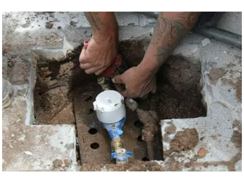 EMPEZARON A INSTALAR LOS MEDIDORES DE AGUA