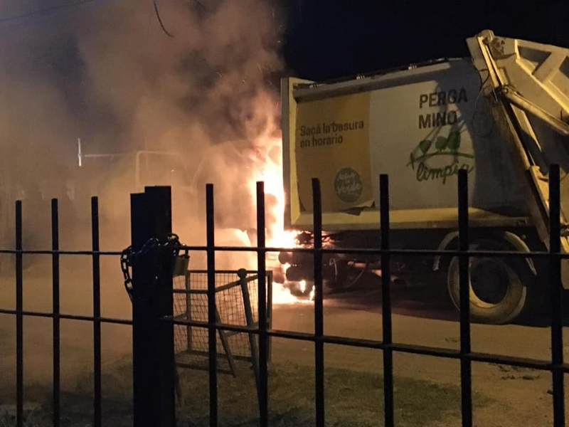 INCENDIO DE UN CAMIÓN RECOLECTOR